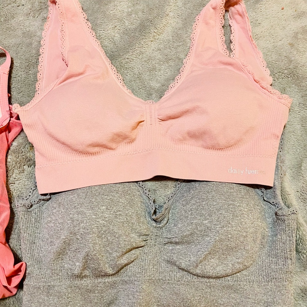 Hi I’m selling a few intimate item that have never been worn